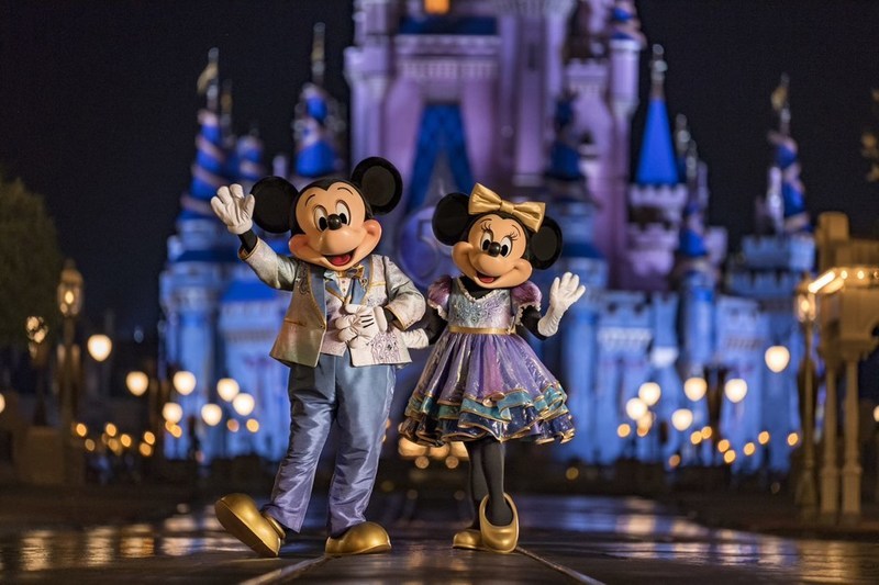 Imagem do artigo Disney estreia desfile “Starlight” com personagens iluminados no Magic Kingdom
