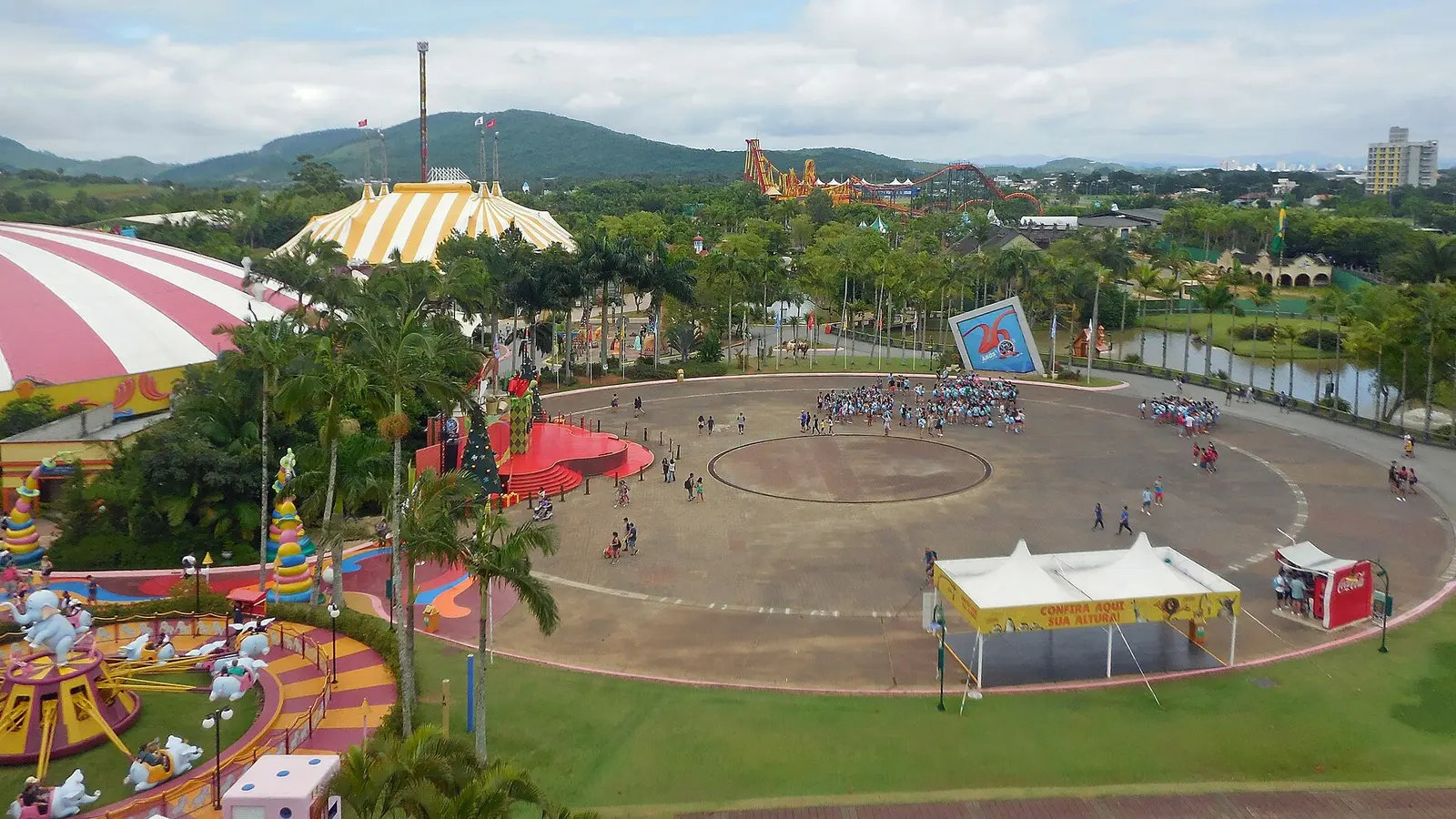 Vista panorâmica do Beto Carrero World a partir da roda-gigante