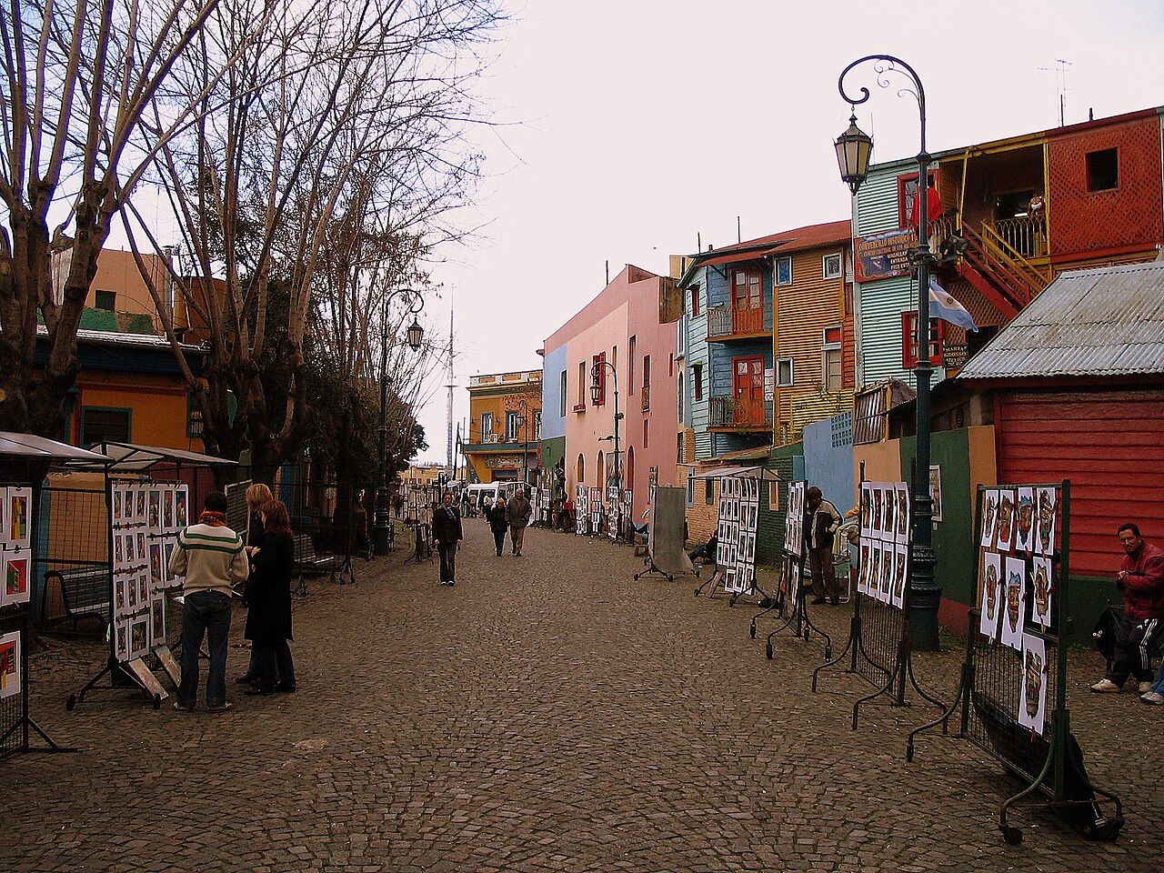 Casas coloridas no Caminito, em Buenos Aires