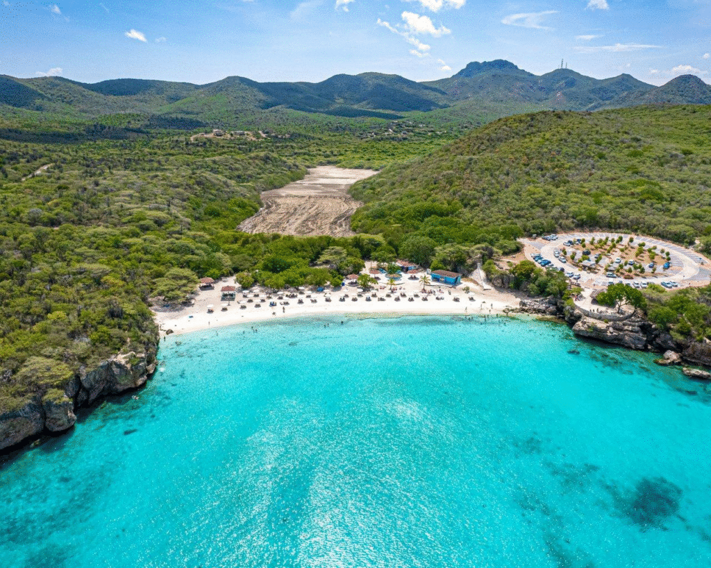 Imagem relacionada ao artigo Curaçao: praias de águas cristalinas e um Caribe cheio de cores