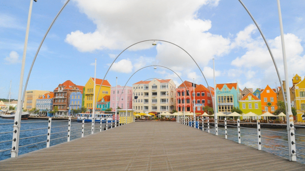Imagem relacionada ao artigo Curaçao: praias de águas cristalinas e um Caribe cheio de cores