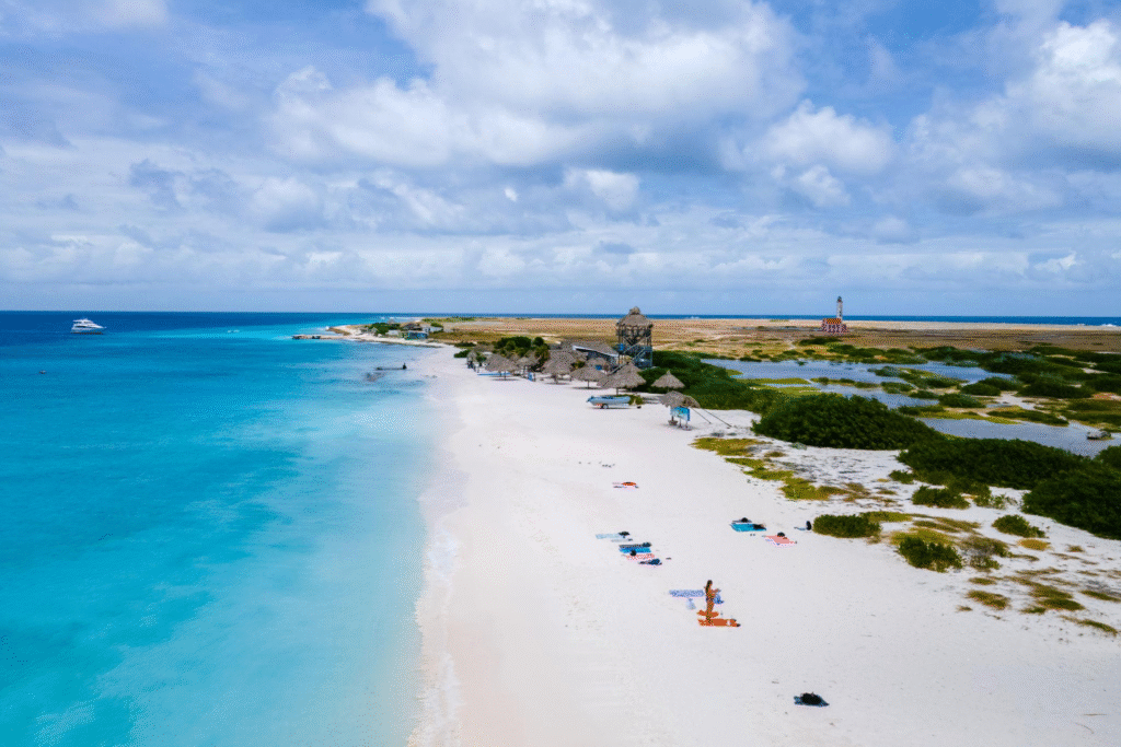 Imagem relacionada ao artigo Curaçao: praias de águas cristalinas e um Caribe cheio de cores