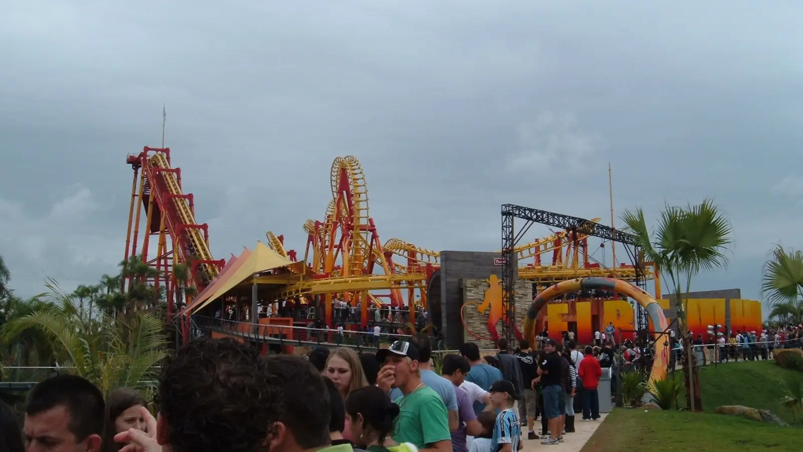 Montanha-russa FireWhip no Beto Carrero World