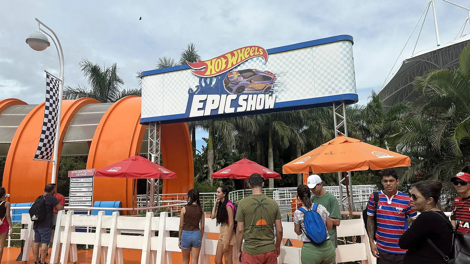 Entrada do Hot Wheels Epic Show no Beto Carrero World