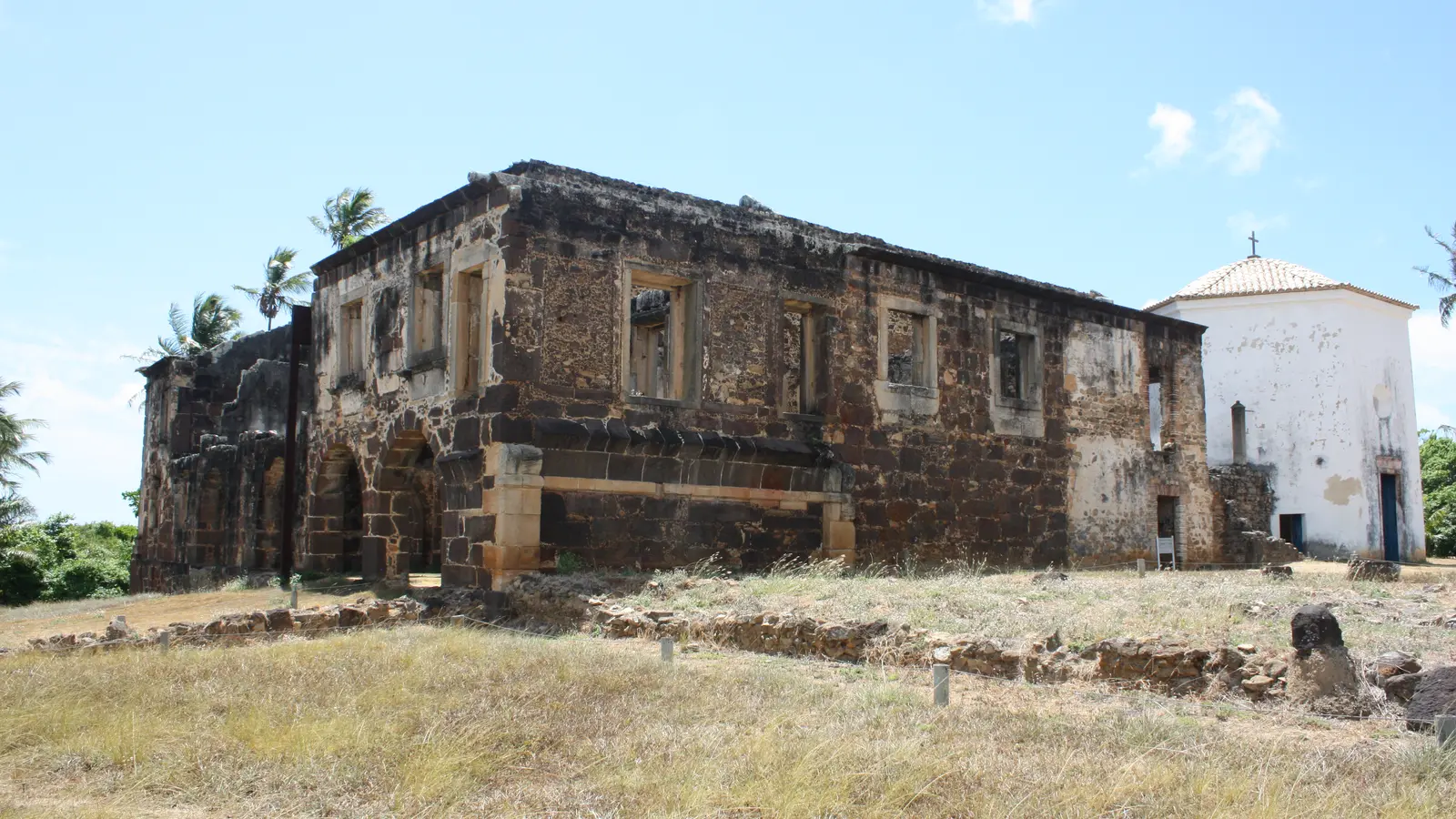 Ruínas do Castelo Garcia d'Ávila próximas a Praia do Forte