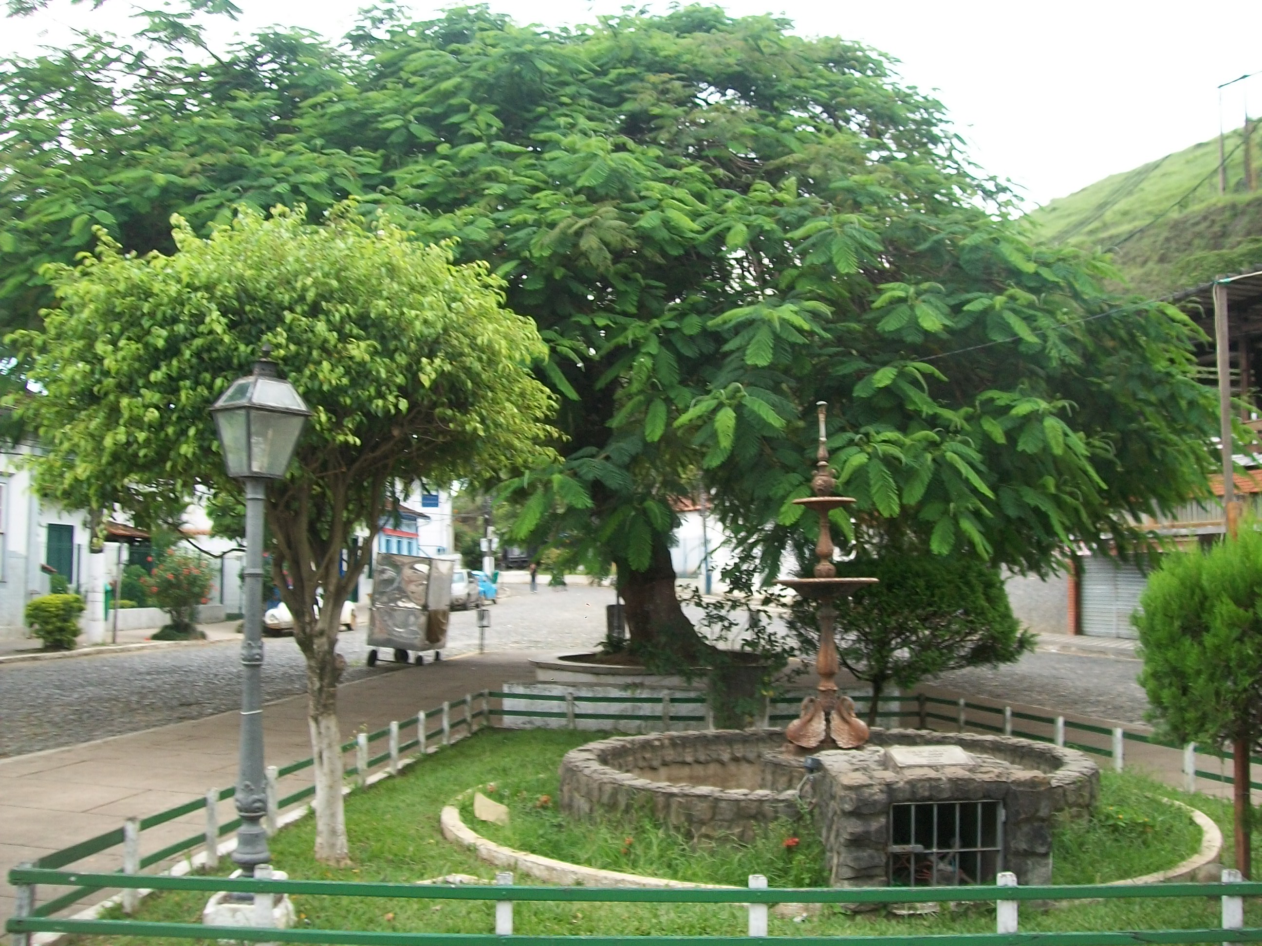 Chafariz da praça no centro de Conservatória