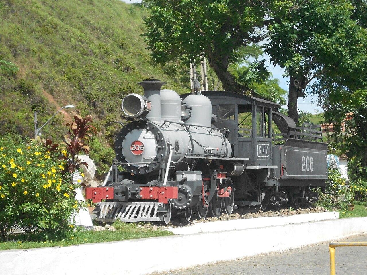 Locomotiva histórica exposta em Conservatória
